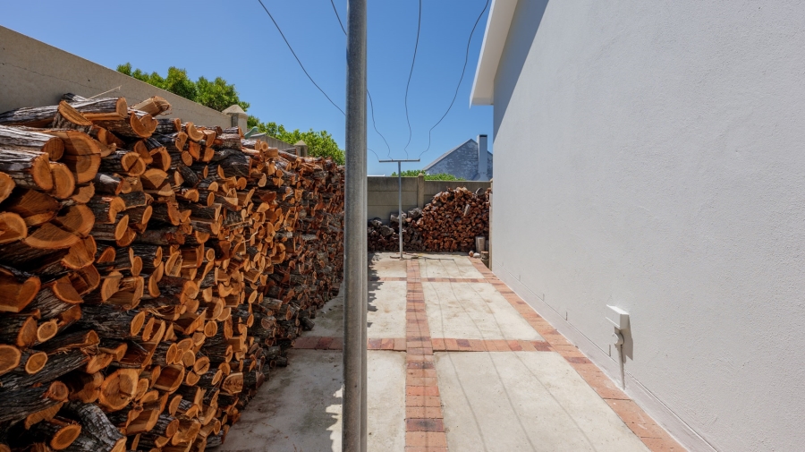 4 Bedroom Property for Sale in Struisbaai Western Cape